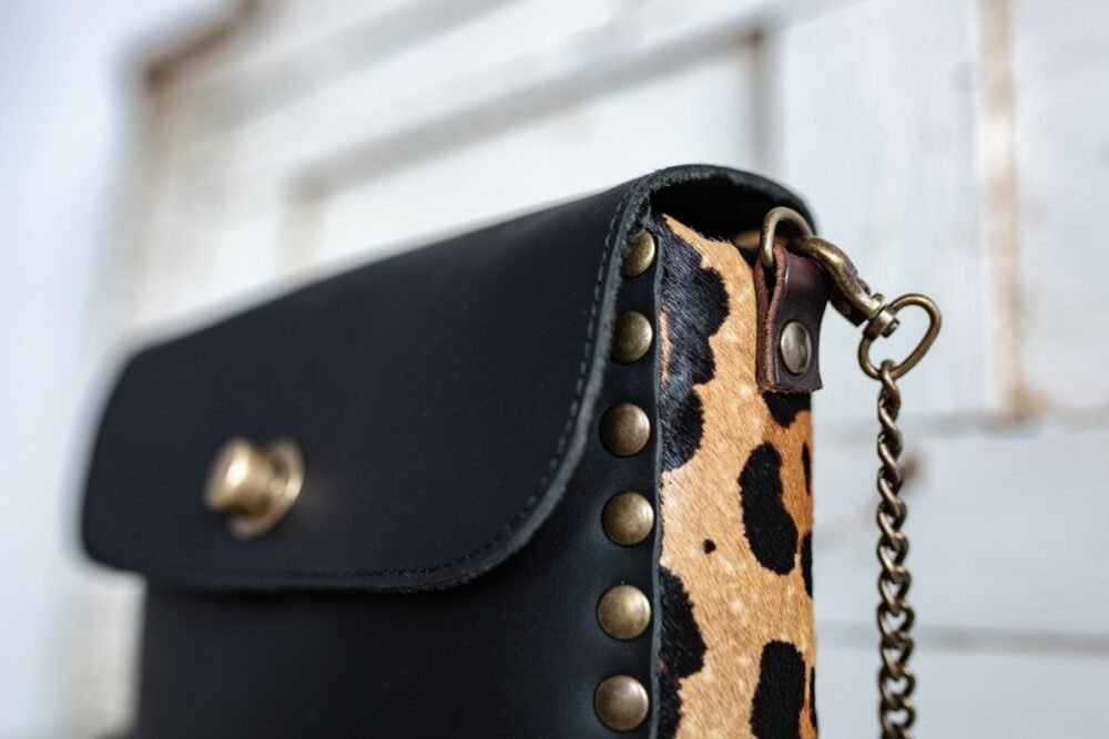 bolso animalprint cuadrado, bolso de piel negro animal print