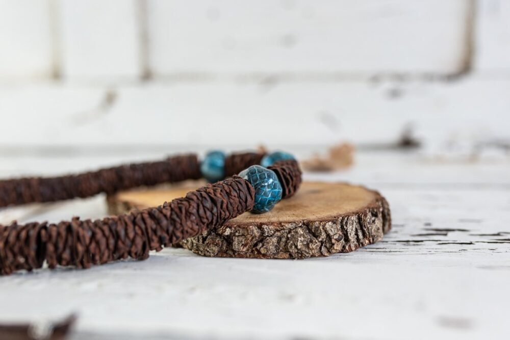 collar de cuero con semillas azules, choker de piel estilo boho , collar para verano