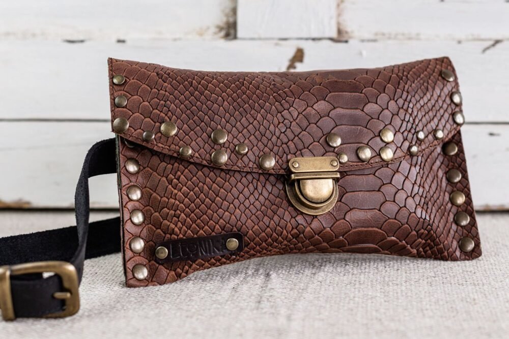 riñonera de cocodrilo de moda , monedero animal print bonito , bolso para la cintura hecho en españa estilo boho , cartera original complementos de moda cartera de cuero marron y serpiente monedero de cuero hecho en españa cartera de piel de calidad tienda de cuero , moda española vintage artesania de lujo