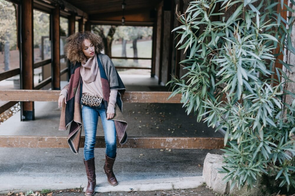 iñonera de piton artesanal hecha en españa estilo boho , complementos de moda artesania de lujo, cartera de cuero marron y serpiente hecho en españa, tienda de piel y animal print