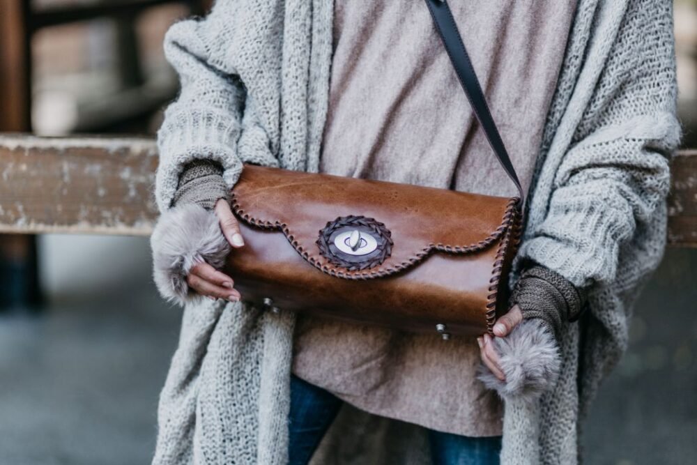 ferias de artesania en españa artesania de calidad bolso cosido a mano verde moda española artistas emergentes bolsos originales modelos españolas bolsos de mujer bolsos para regalar hecho en españa bolso azul de piel con serpiente estilo boho de piel baguette hecho a mano artesania española como se hace taller de cuero baul de cuero marron vintage maletin de animal print hecho en españa cuero español artesania de lujo riñonera de cuero hecha a mano cartera de piel cosida a mano artesania clutch de animal print estampado de serpiente bolso boho de piel hecho a mano bolso de cuero negro con flecos bandolera de mujer bolsos de moda cartera de piel estilo original moda hecho en españa cartera de piel cartera de serpiente monedero de cuero moda española hecho en madrid diseño original estilo boho carteras bohemias leopardo leopardo bolso animal print de leopardo estilo gypsi estilo romantico
