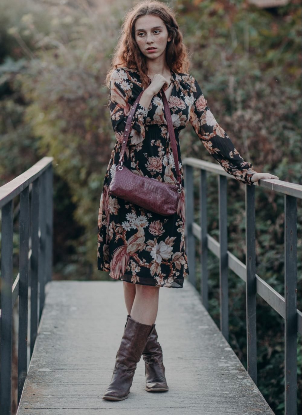 moda española artistas emergentes bolsos originales modelos españolas bolsos de mujer bolsos para regalar hecho en españa bolso marron boho de piel baguette hecho a mano artesania española como se hace taller de cuero baul de cuero marron vintage maletin de animal print hecho en españa cuero español artesania de lujo riñonera de cuero hecha a mano cartera de piel cosida a mano artesania clutch de animal print estampado de serpiente bolso boho de piel hecho a mano bolso de cuero negro con flecos bandolera de mujer bolsos de moda cartera de piel estilo original moda hecho en españa cartera de piel cartera de serpiente monedero de cuero moda española hecho en madrid diseño original estilo boho carteras bohemias leopardo leopardo bolso animal print de leopardo