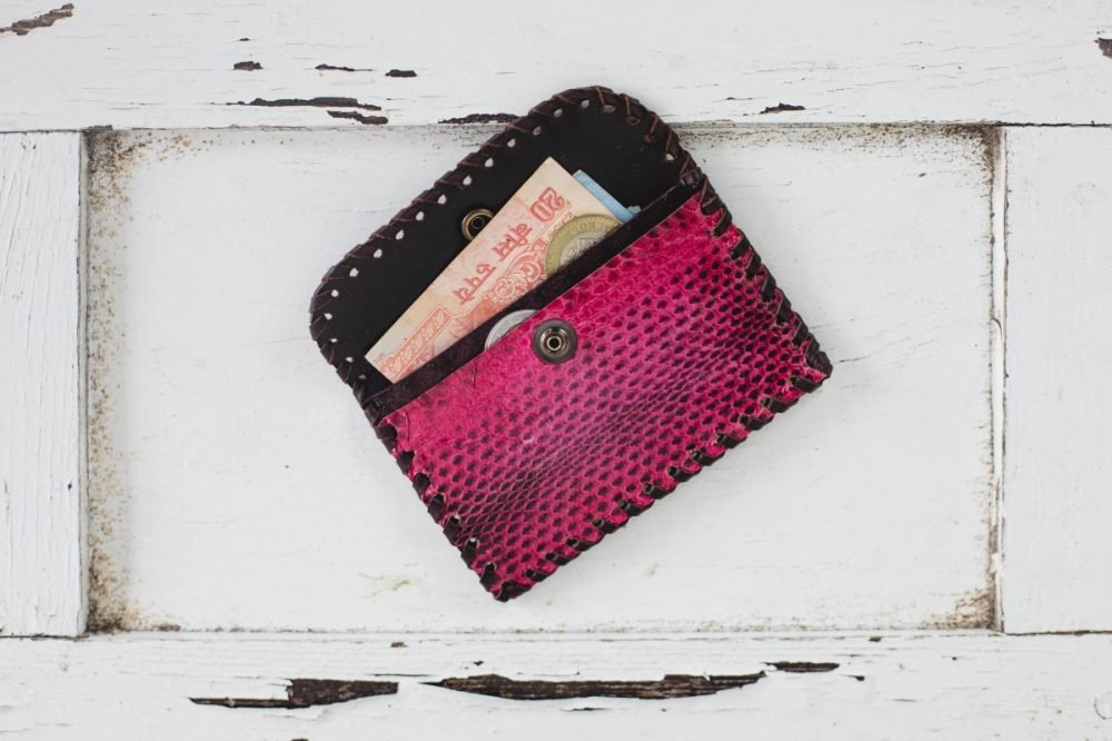 monedero artesanal Fucsia, Monedero Piel Serpiente Artesanal, Monedero Pequeño de cuero rosa Leonika Piel, monedero artesano rosa (3)