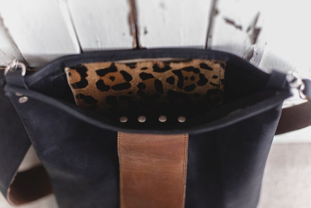 Bolso Artesano Tote Negro de Piel, Bolso para Mujer Negro, Bolso de Cuero Grande con Serpiente, Bolso Artesanal Hecho en España Leonika (3)