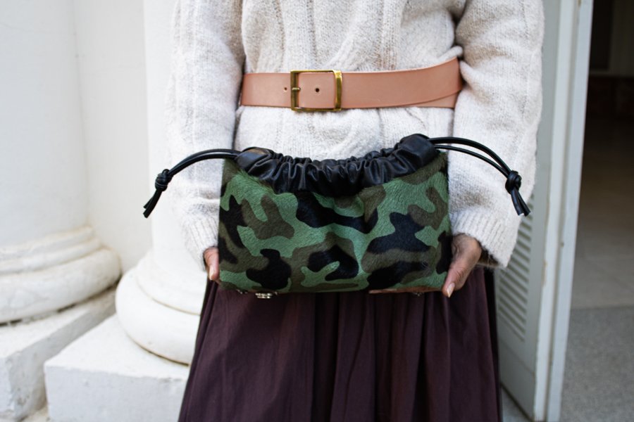 bolso-pelo-verde-bolso-camuflaje-verde-bolso-fruncido-de-piel-bolso-cuero-verde-y-negro-bolso-fruncido-hecho-a-mano-leonika-piel.jpg