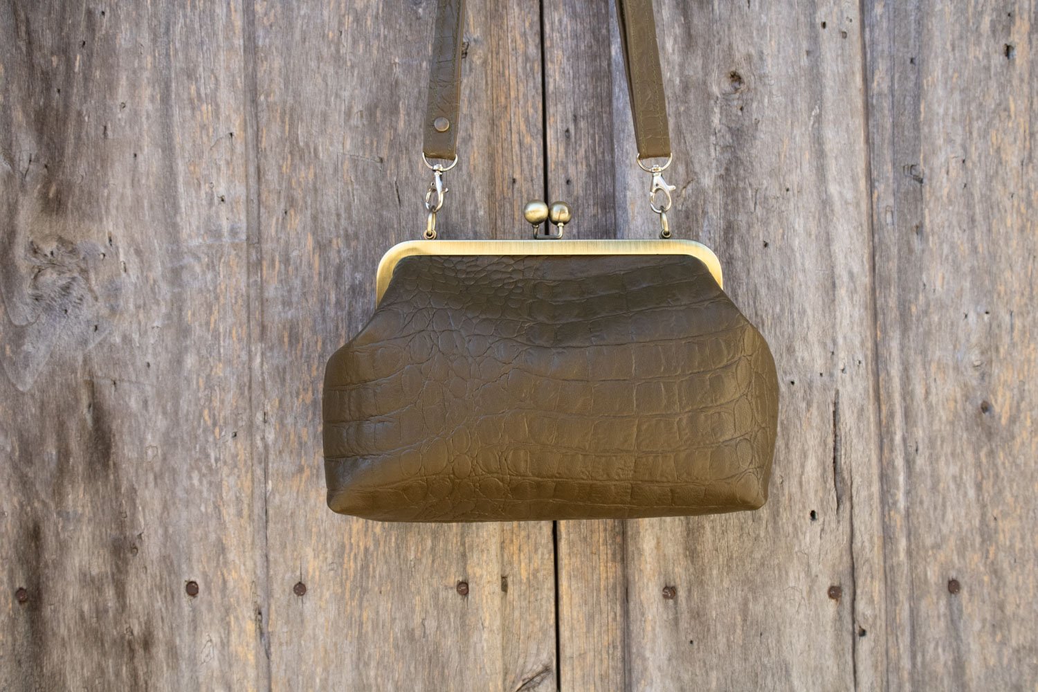 bolso boquilla de piel, bolso imitacion coco, bolso cocodrilo artesanal, bolso cuero artesano, bolso animal print, bolso boho, bolso hecho en madrid (2)