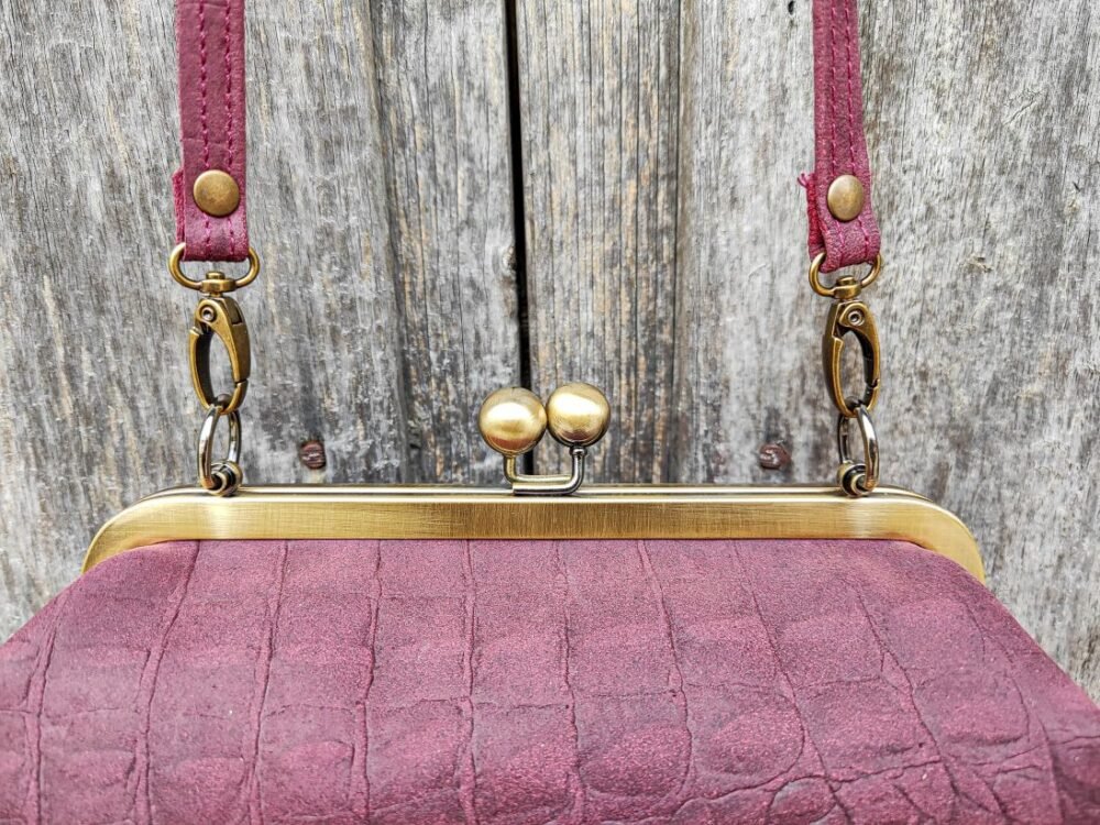 Bolso Piel Morado, Bolso Berenjena Artesano, Bolso Boquilla, Bolso Pequeño, Bolso Berejena Artesano, Bolso Pequeño Boquilla, Bolso Hecho Madrid, Moda Española, Bolso Hecho Mano Leonika