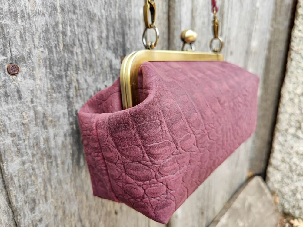 Bolso Piel Morado, Bolso Berenjena Artesano, Bolso Boquilla, Bolso Pequeño, Bolso Berejena Artesano, Bolso Pequeño Boquilla, Bolso Hecho Madrid, Moda Española, Bolso Hecho Mano Leonika