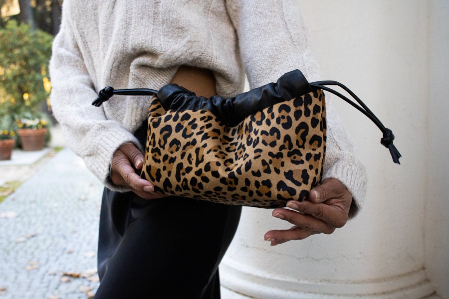 Bolso Leopardo de Piel artesano, Bolso Piel animal Print hecho en Madrid, Bolso Leopardo Hecho a Mano, Bolso Negro Piel Flecos Leonika (2)